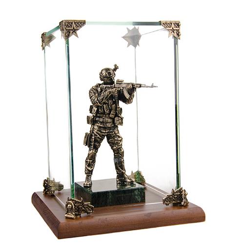 Áðîíçîâàÿ ñòàòóýòêà "Ñïåöíàçîâåö íà êàìíå" â ñòåêëÿííîé êîðîáêå êóïèòü ñ äîñòàâêîé Áðîíçîâàÿ ñòàòóýòêà "Ñïåöíàçîâåö íà êàìíå" â ñòåêëÿííîé êîðîáêå
