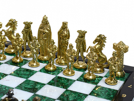 Подарочные шахматы из малахита