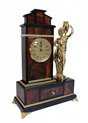 Каминные часы с бронзовой скульптурой