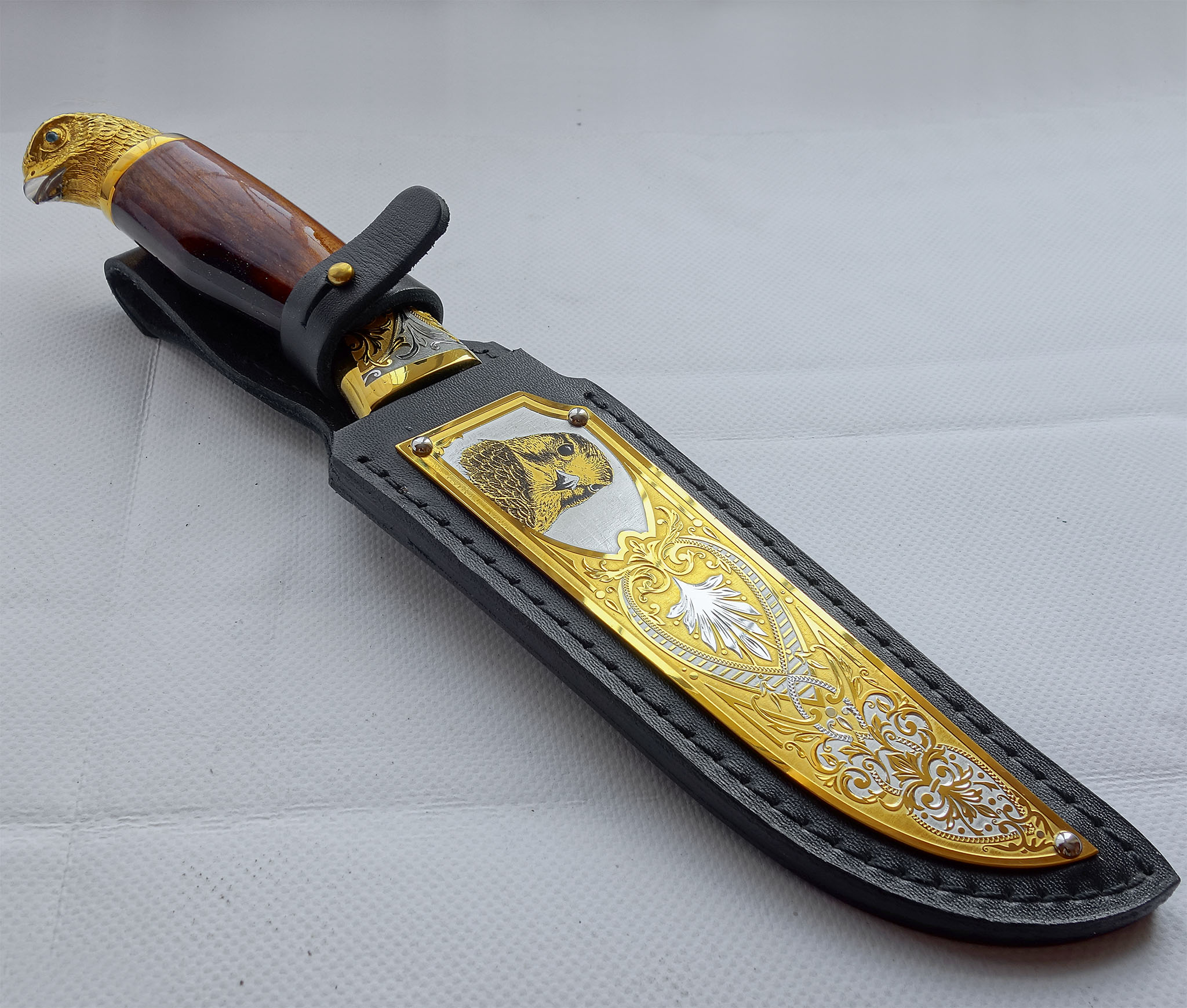 Кинжал сокол златоуст. Золотой нож. Нож с золотом. Кинжал рысь. Нож с золотом.