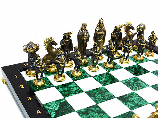 Подарочные шахматы из малахита