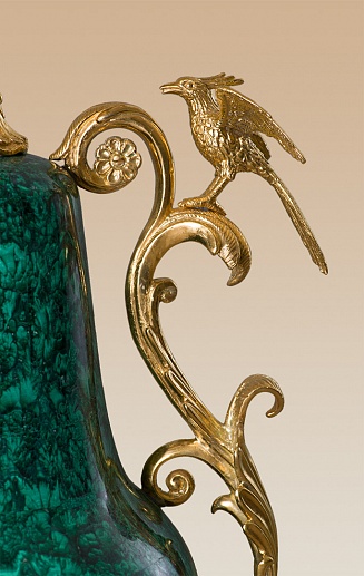 Настольная лампа из малахита с птичками