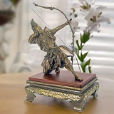 Скульптура «Воин с луком»