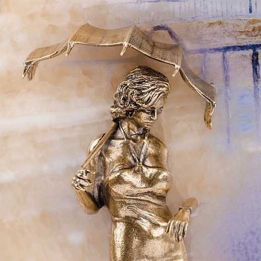 Бронзовая картина "Связь времён. Девушка с зонтиком" с росписью и подсветкой