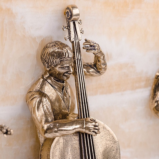 Бронзовая картина "Трио: скрипачка, контрабасист, саксофонист" на ониксе